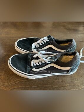 Vans Black and White Classic Skate Sneakers Sz 8